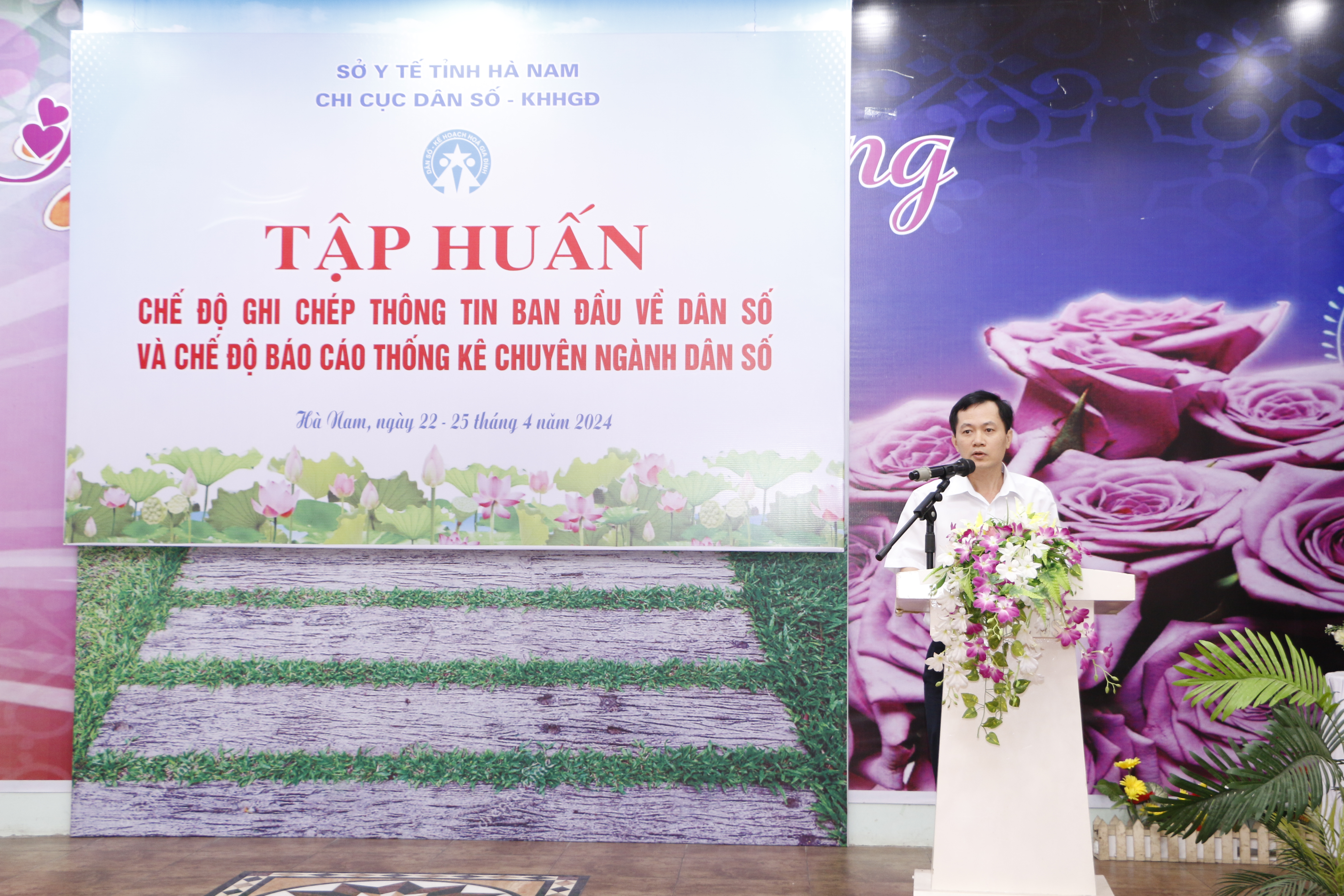 ảnh 2. Đồng chí Trương Mạnh Cường- Phó Chi cục trưởng Chi cục Dâ n số -KHHGĐ phát biểu tại Hội nghị tập huấn.JPG